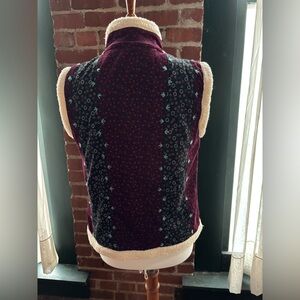 Kimchi & Blue - Floral Patterned Vest with Sherpa Lining, embroidery